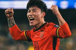 开云体育下载-场上风云变幻，球员们拼尽全力角逐荣誉的简单介绍