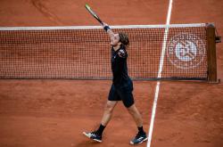 开云体育官方网站-法国网球队险胜澳大利亚网球队，西西帕斯打破历史纪录的简单介绍