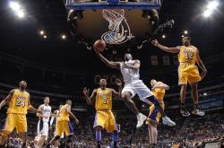 开云体育官网-范弗利特关键回合不手软，勇士打穿深圳队—冷静掌控与团队碾压的胜利密码