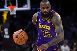 开云体育官网-猛龙横扫湖人，保罗统治全场