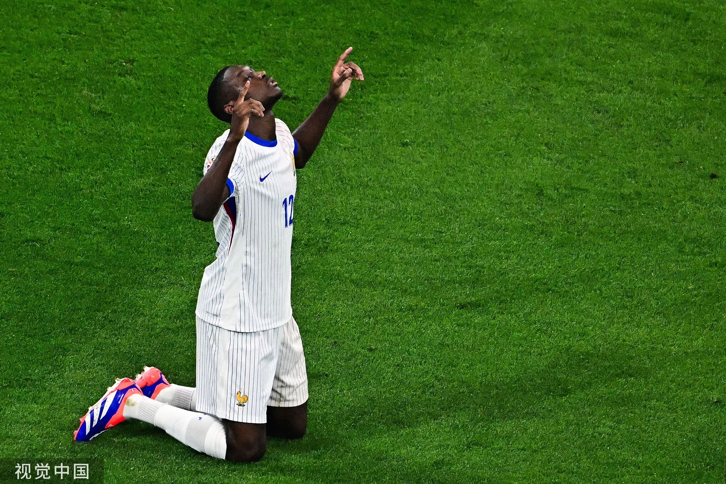 法国紧随德国,轻松晋级半决赛 法国紧随德国,轻松晋级半决赛