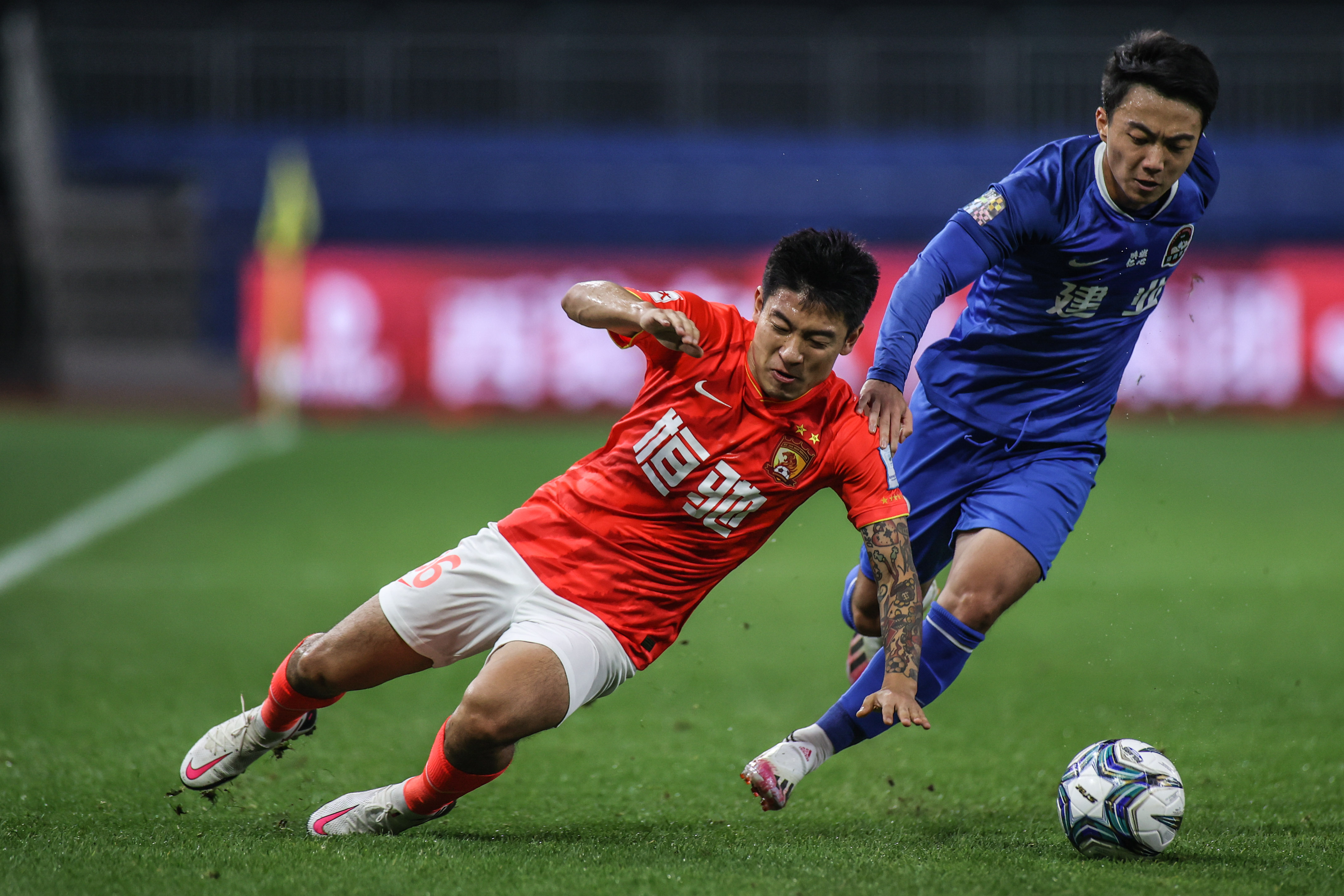 河南建业实力强劲争夺胜利，球队士气高昂的简单介绍