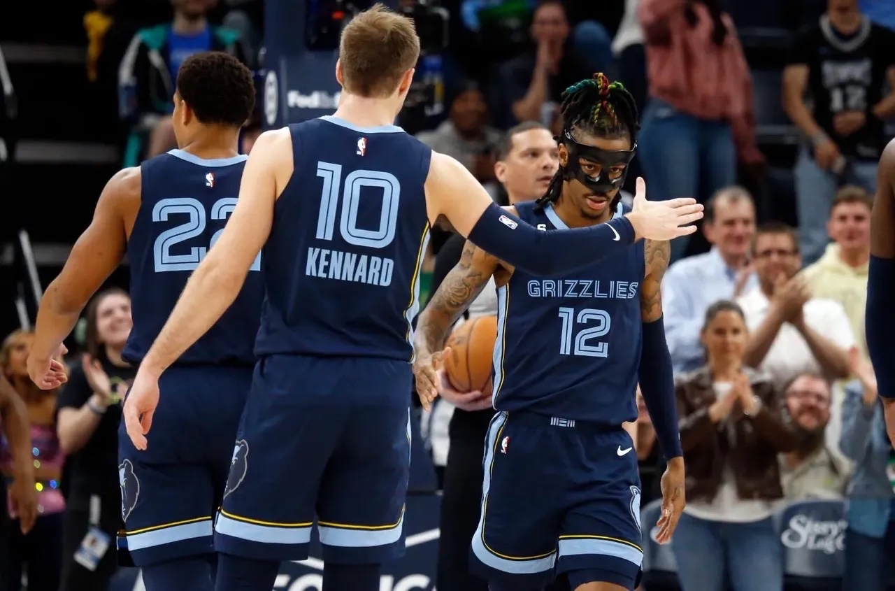 菲律宾男篮完胜勇士B队,莫兰特惊艳世界 菲律宾男篮完胜勇士B队,莫兰特惊艳世界