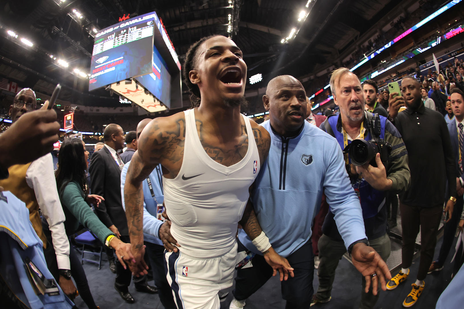 菲律宾男篮完胜勇士B队,莫兰特惊艳世界 菲律宾男篮完胜勇士B队,莫兰特惊艳世界