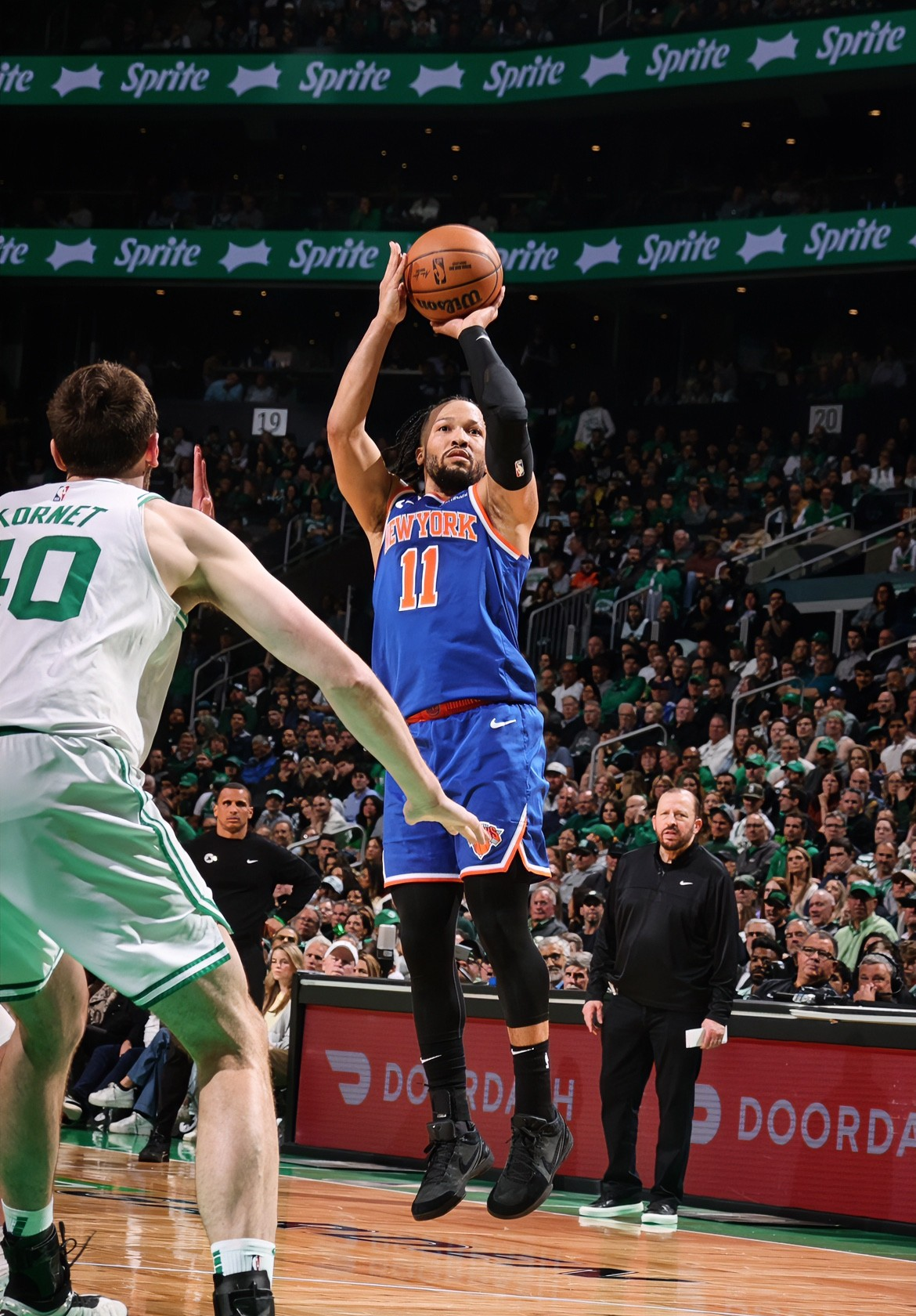 关于凯尔特人逆转公牛，库里制霸全场的信息