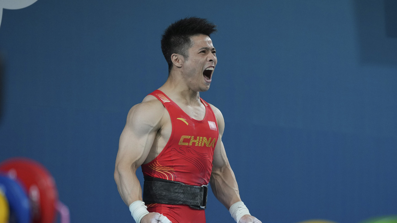 竞技精英展现超凡实力，成功卫冕金牌的简单介绍