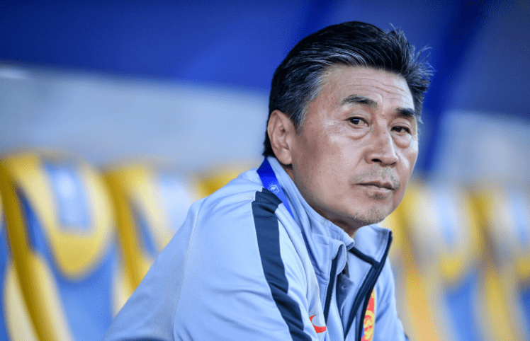 包含中国球队艰难前行，不言放弃的词条