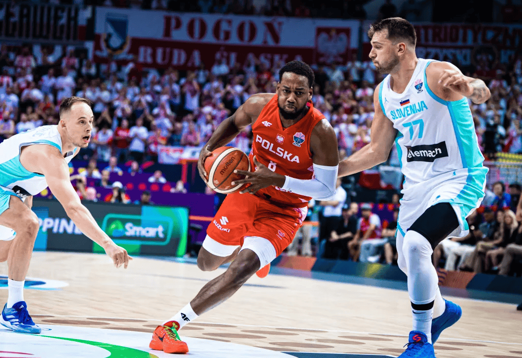 波兰队连续获胜，晋级形势良好