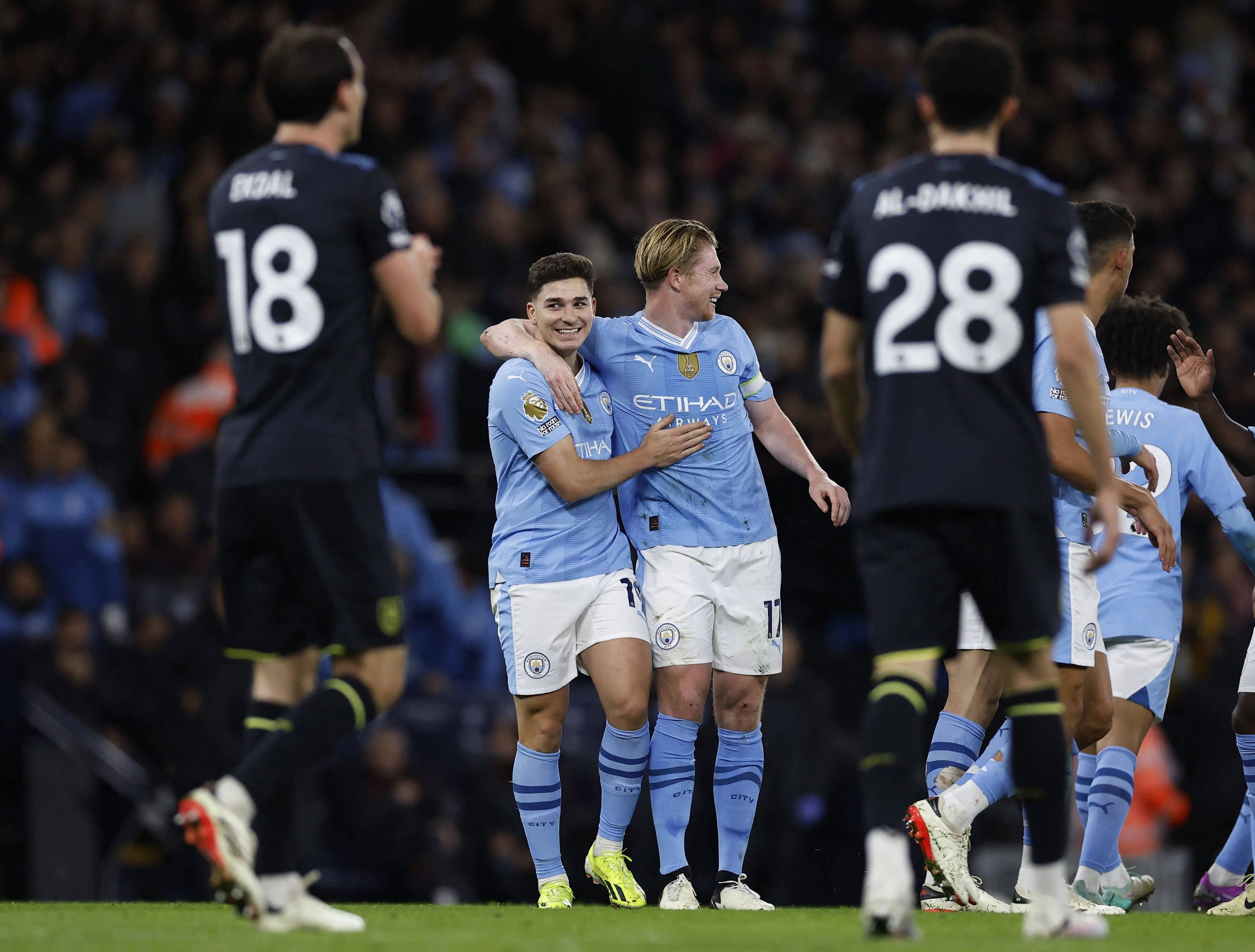 曼城主场大胜哈德斯菲尔德，继续领跑积分榜的简单介绍