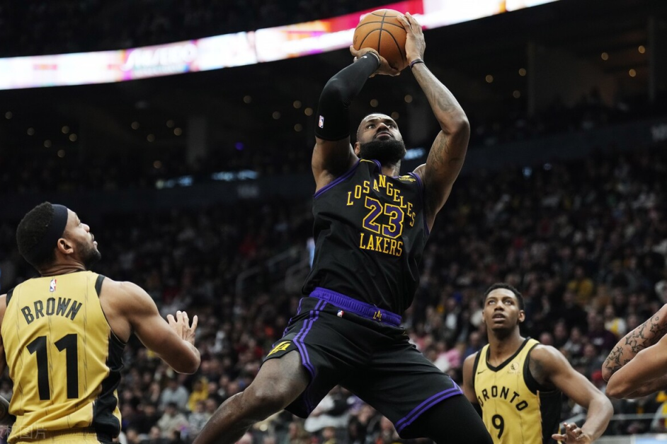 包含马刺轻取猛龙，詹姆斯关键制胜的词条