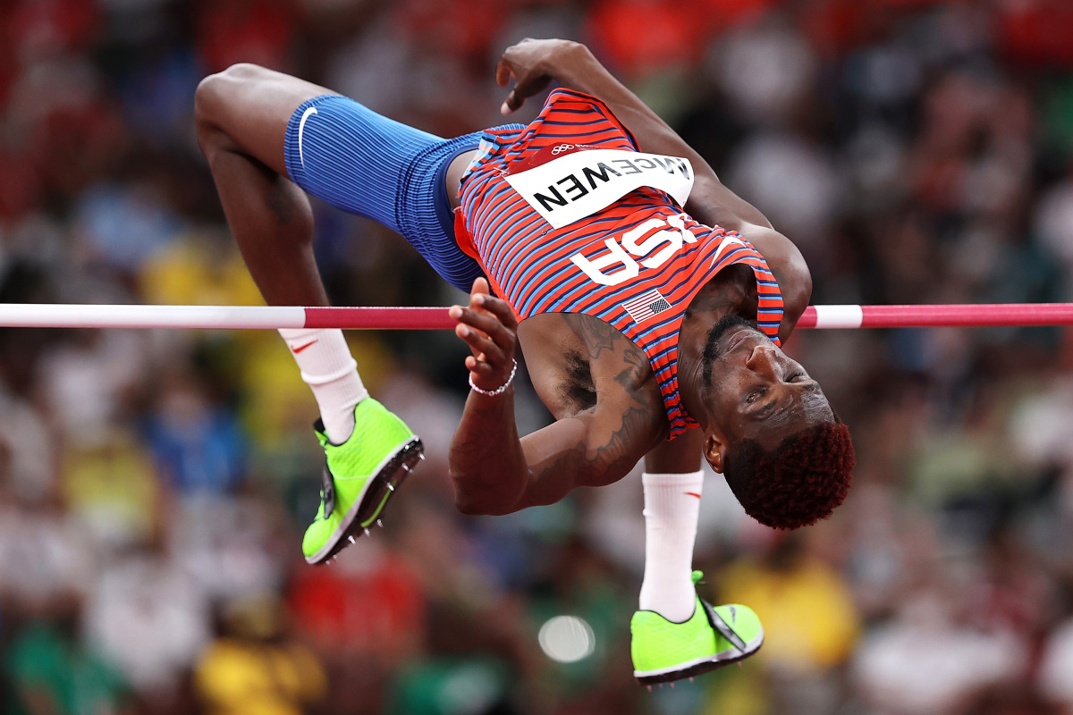 运动员的力量和毅力在赛场上展露无遗