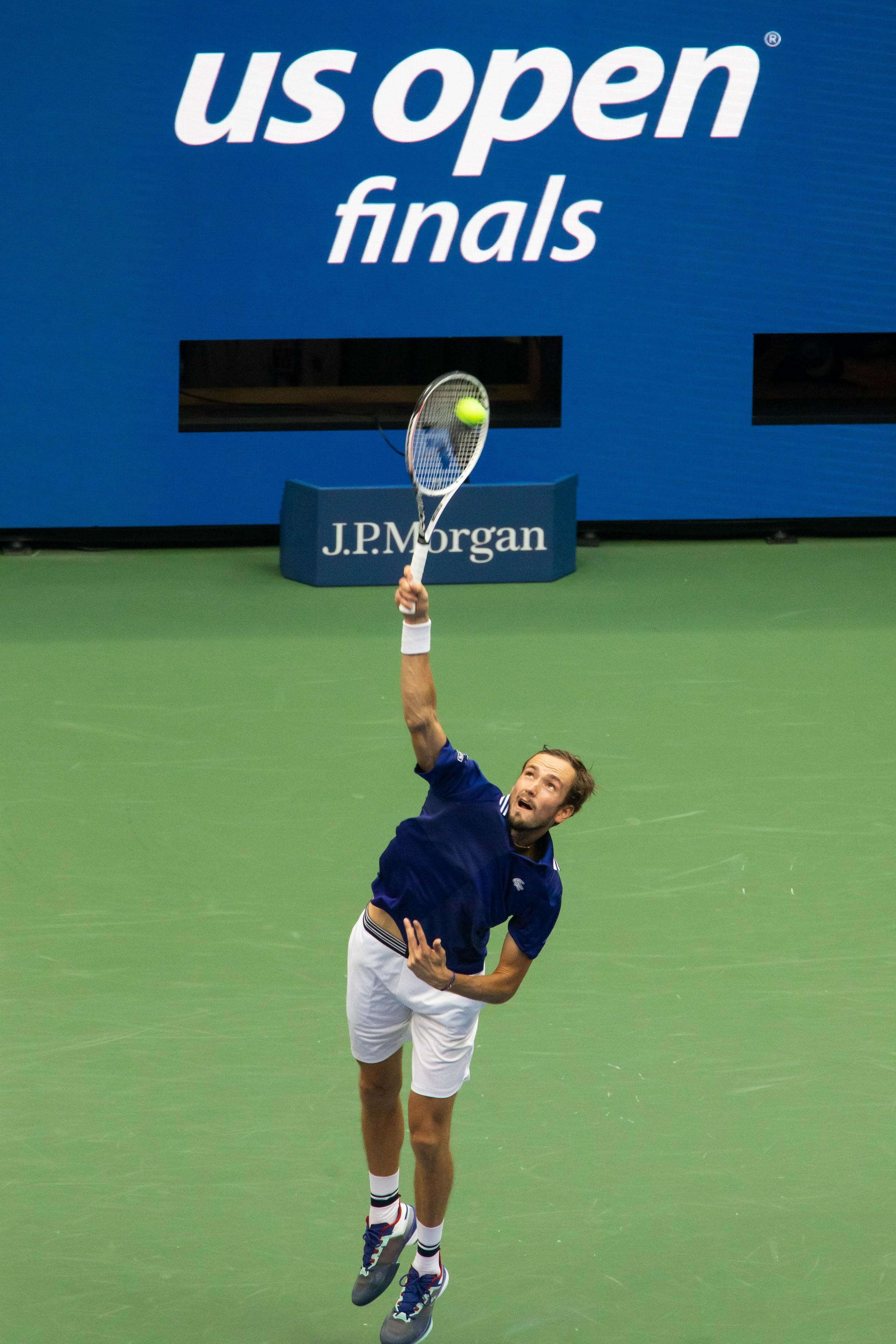 包含澳网轻取美网，梅德韦杰夫关键制胜的词条