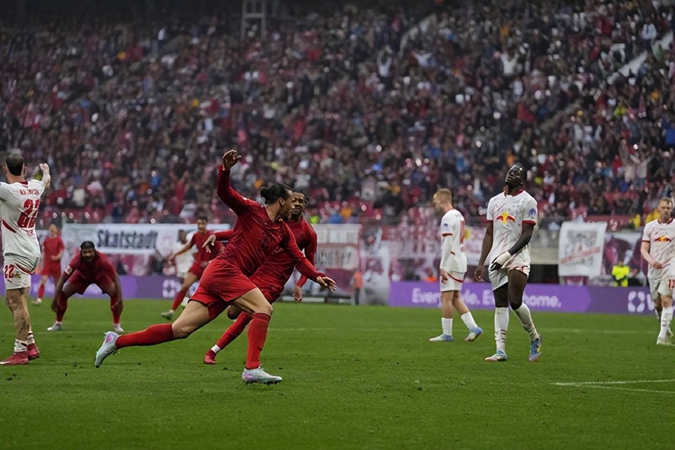 包含曼联翻盘莱比锡红牛，萨内绝境逆转的词条