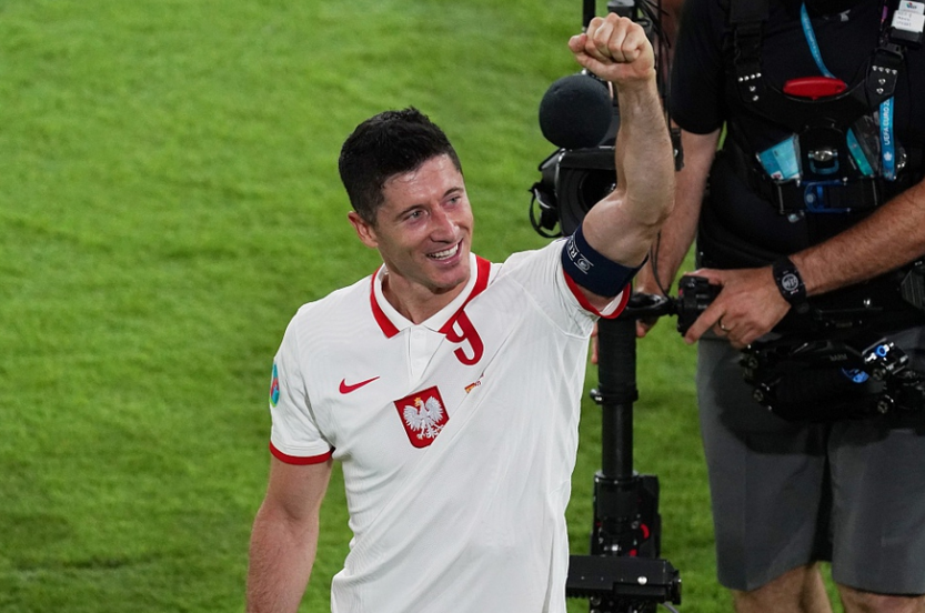 包含加拿大逆转瑞典，莱万关键制胜的词条