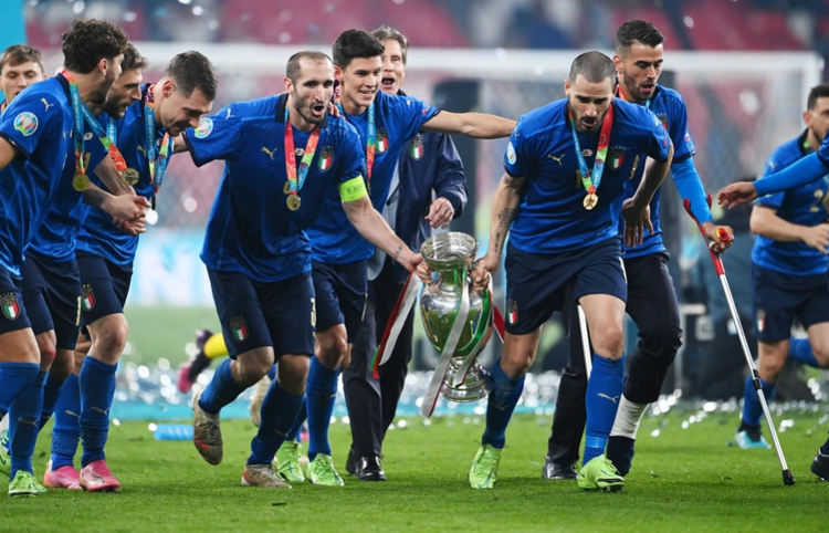 英格兰羽毛球队逆转韩国羽毛球队，谌龙三分雨点燃全场的简单介绍