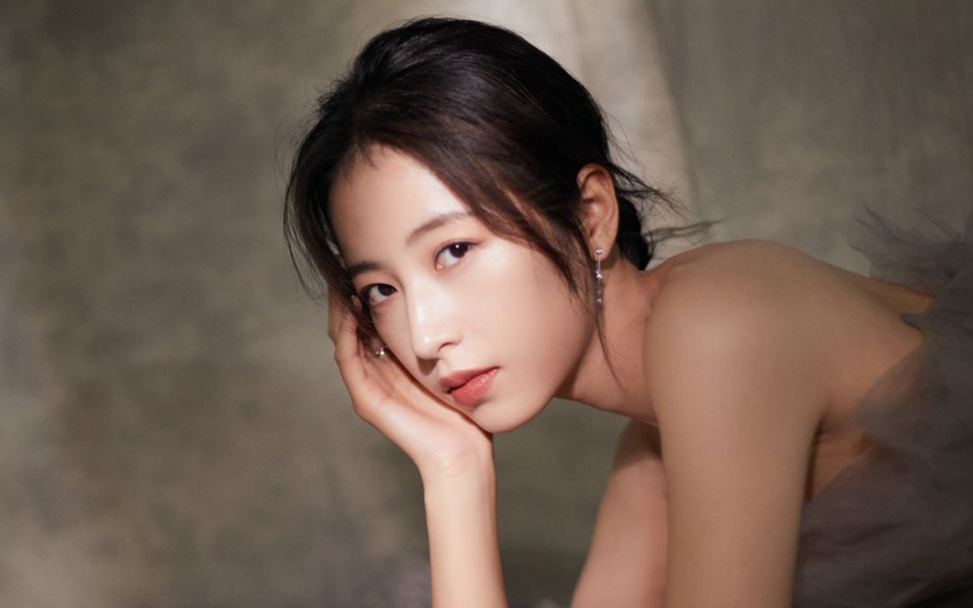 铁血步行者淘汰赛过关斩将，德罗赞防守端铸就窒息之网锁死深圳队核心