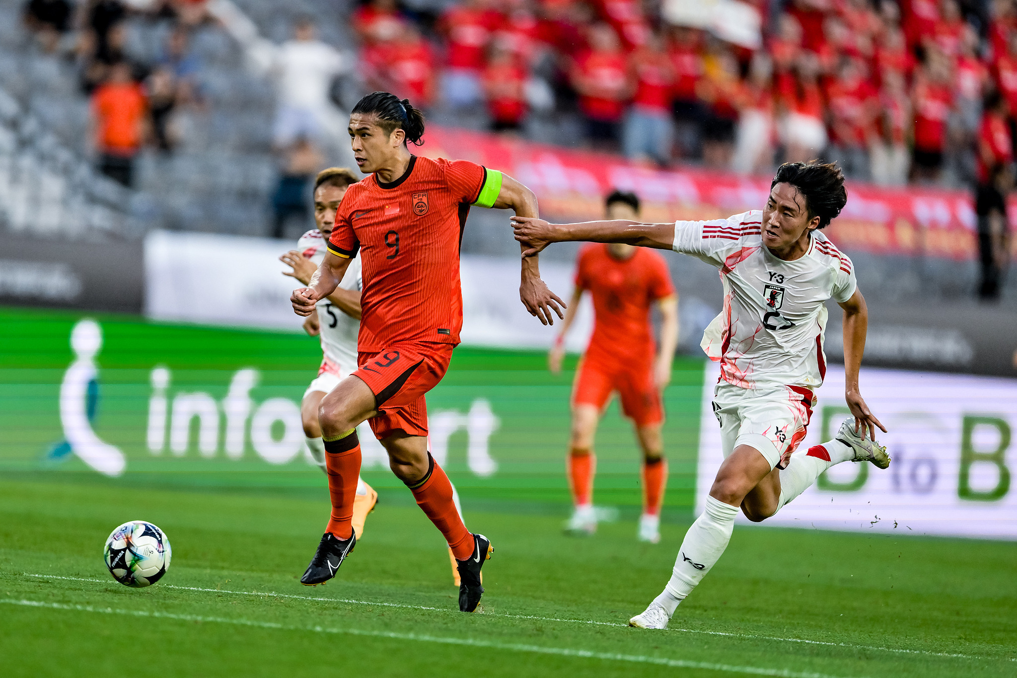 中国队险胜英格兰队,张本智和扛起全队的简单介绍 中国队险胜英格兰队,张本智和扛起全队的简单介绍